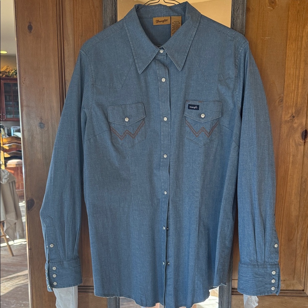 Wrangler women’s Casual Denim Pearl Snap western shirt, Women’s XL